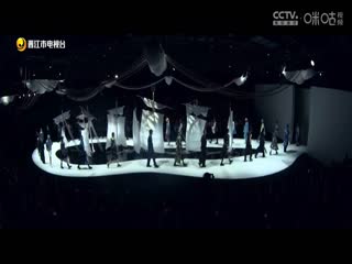 欧美帅哥吻女友手视频在线播放
