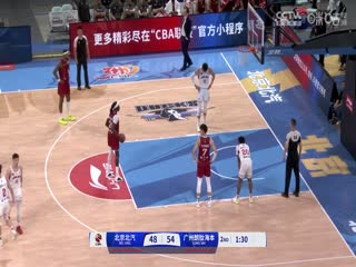 日韩白色泳衣女人